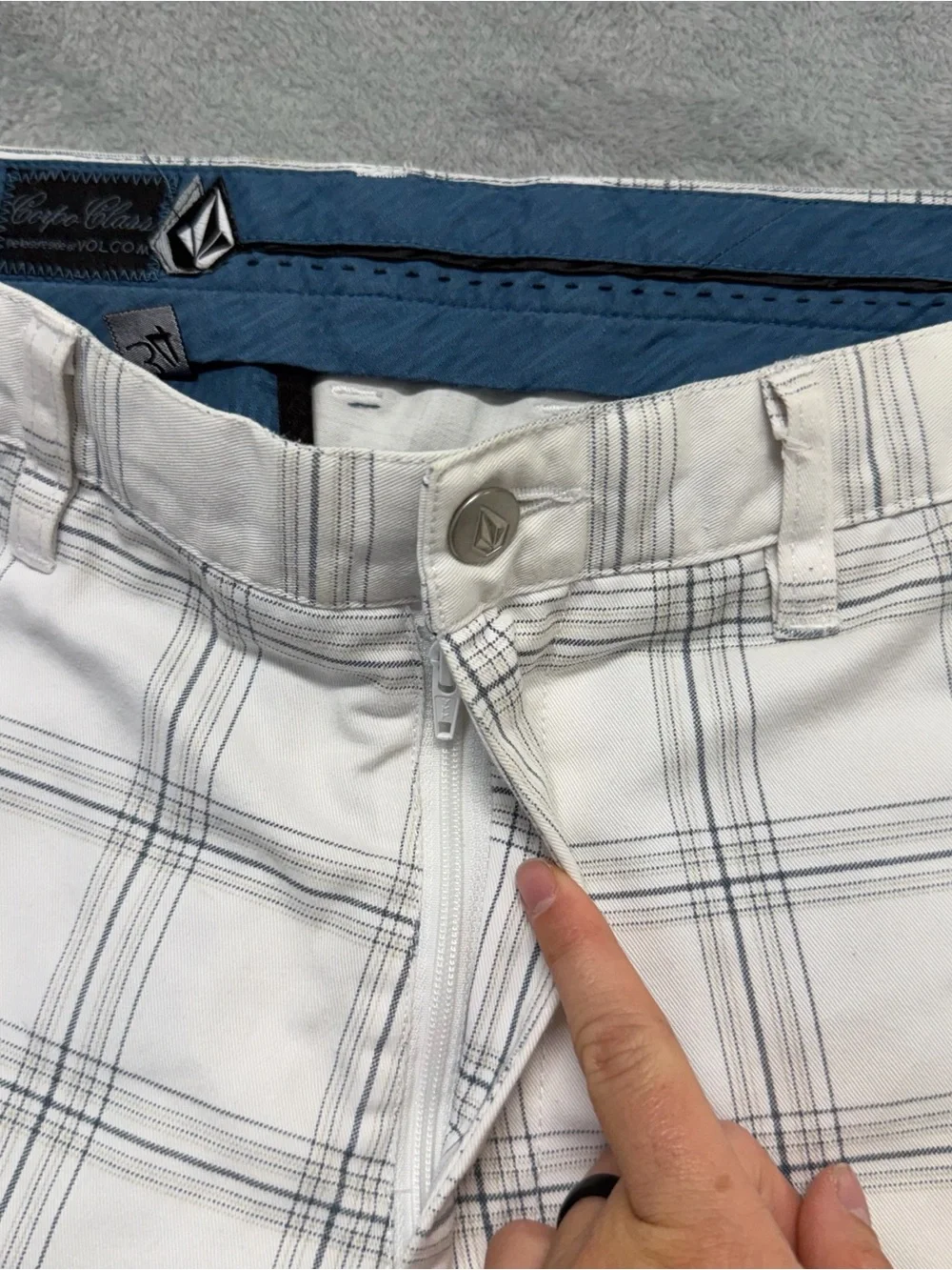 Volcom Shorts Mens 34 White Check Plaid Long Y2K Skate Surf Vintage